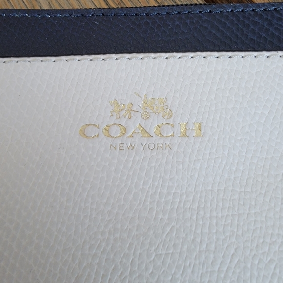 Coach wristlet - Picture 2 of 7